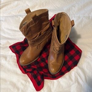 Dingo Brown Heeled Boots